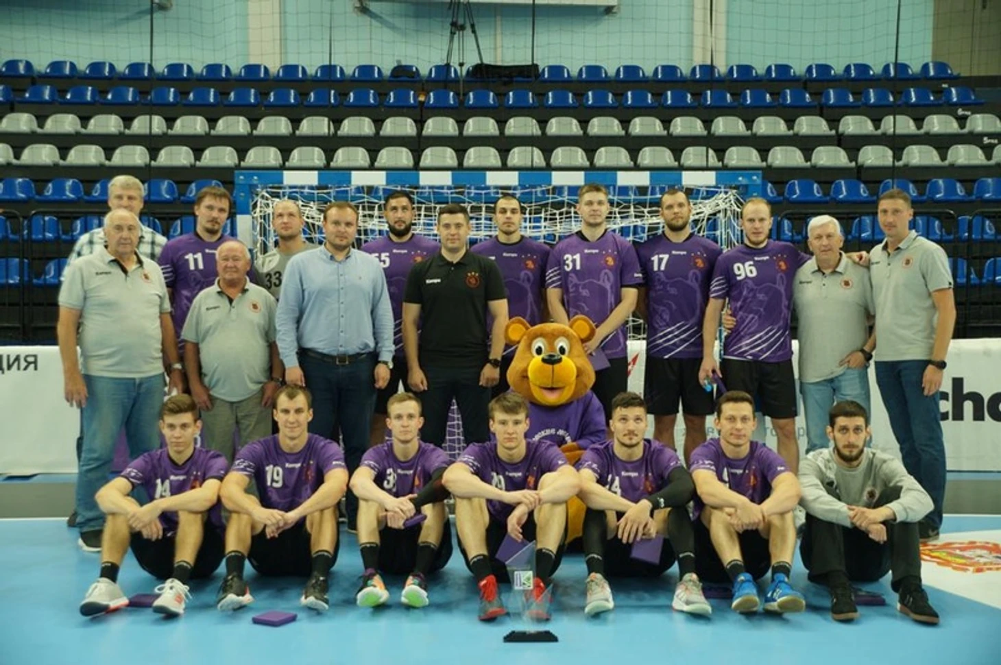 Кубок губернатора. Одной правой лапой! Трофей остался у "медведей" в Подмосковье, изображение №3