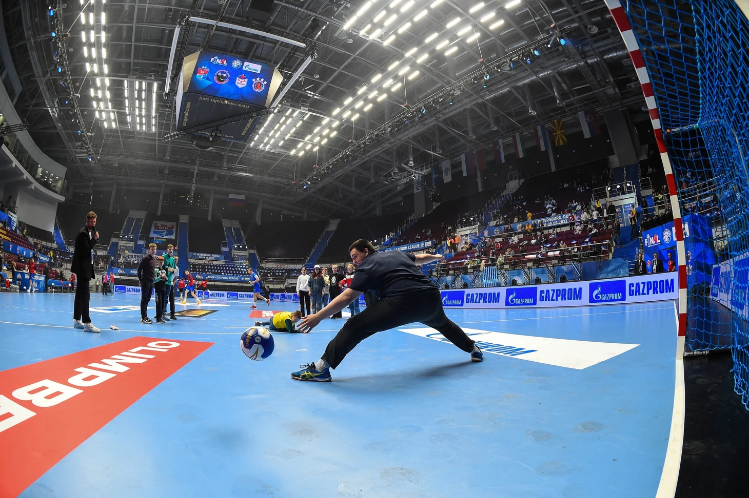 SEHA-Gazprom League. Битва талисманов и парашют для Попова. Как Питер встречал "финал четырёх”, изображение №8