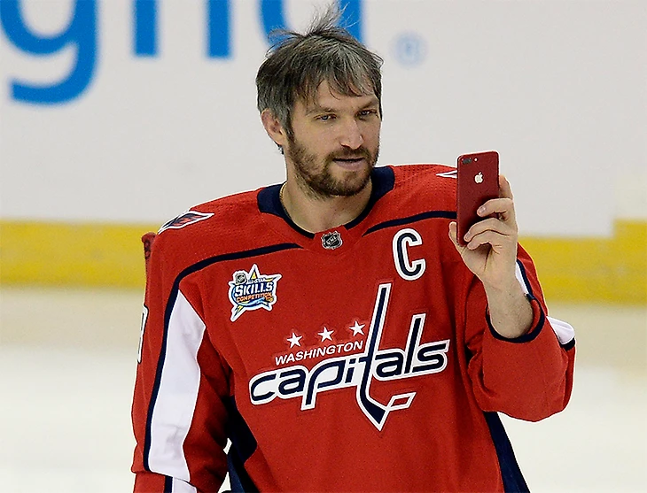 Овечкин с телефоном