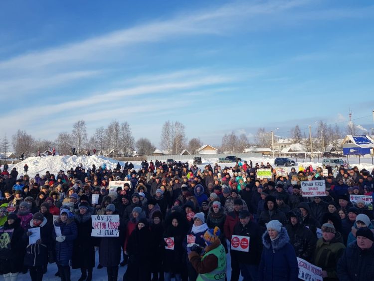 Фрагмент митинга в Каргополе на городском стадионе