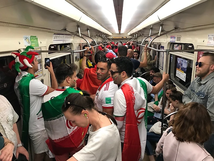 Фанаты в метро