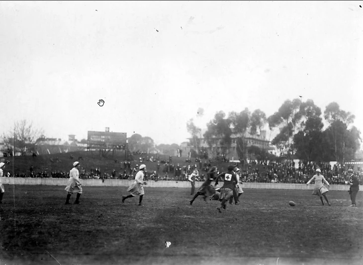 File:Women playing football on Jubilee Oval, Adelaide 21 September 1918.png