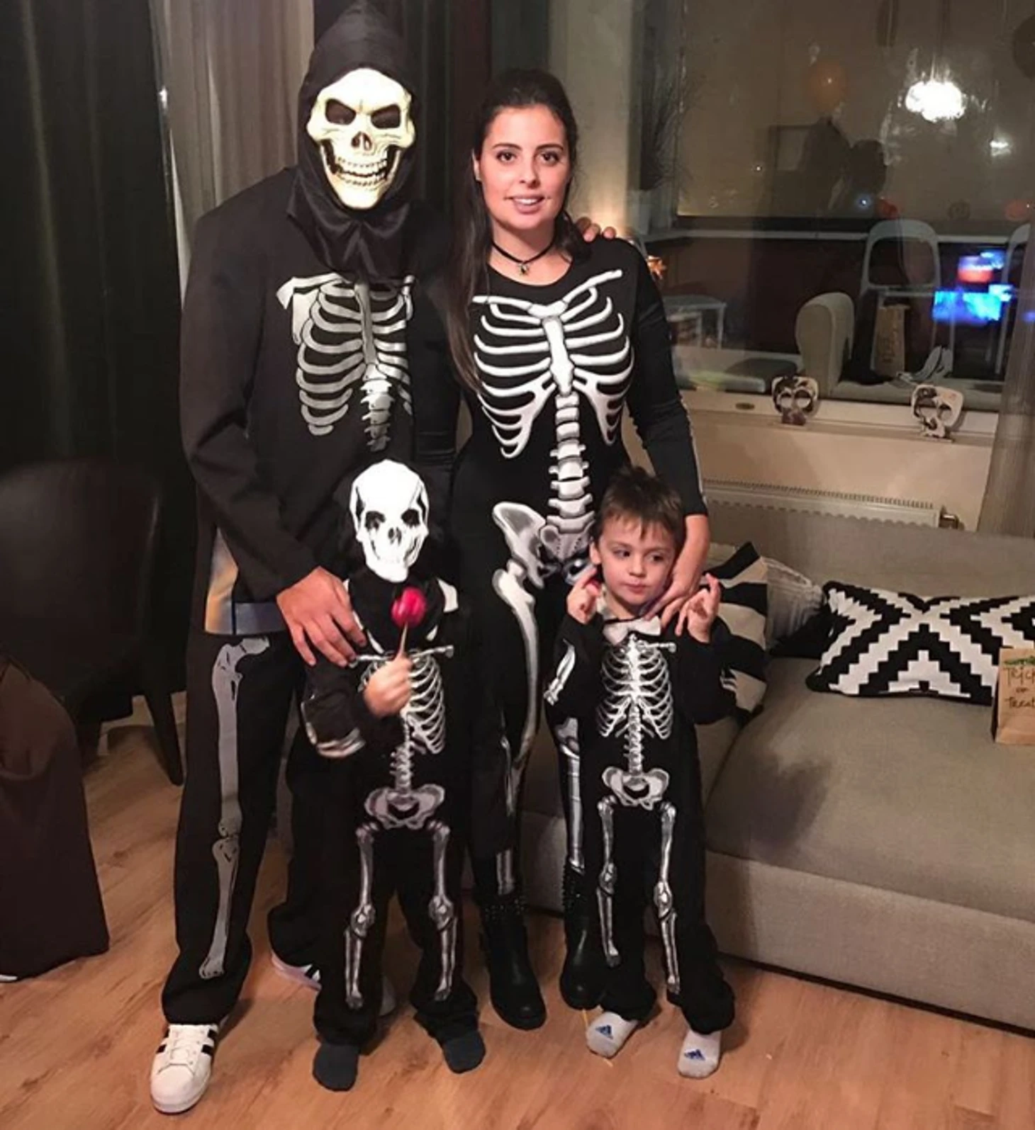 https://photobooth.cdn.sports.ru/preset/post/8/9f/eb5f23d164b94b66c3628b6cb26a9.png