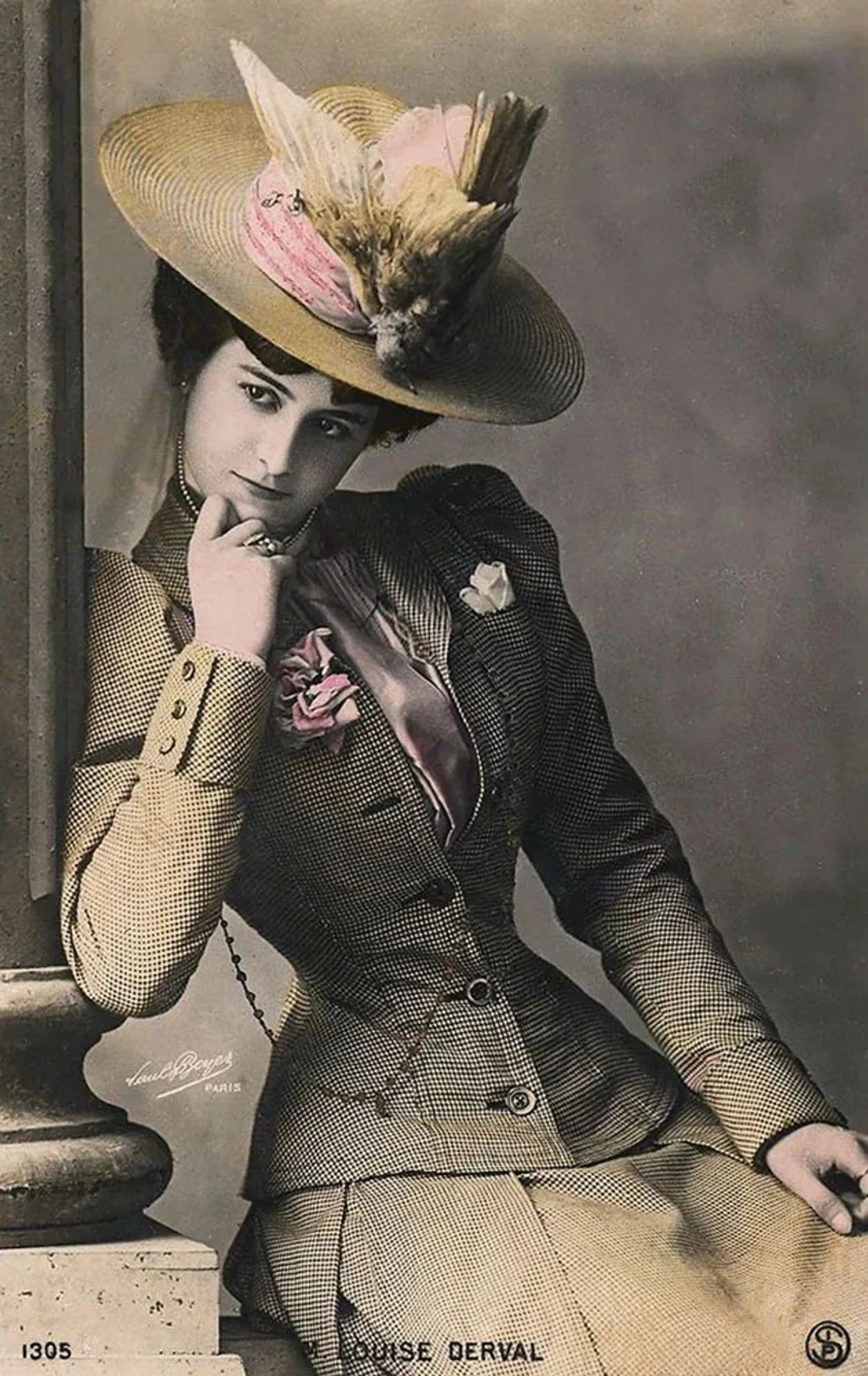 Women’s Beauty 100 Years Ago In Vintage Postcards