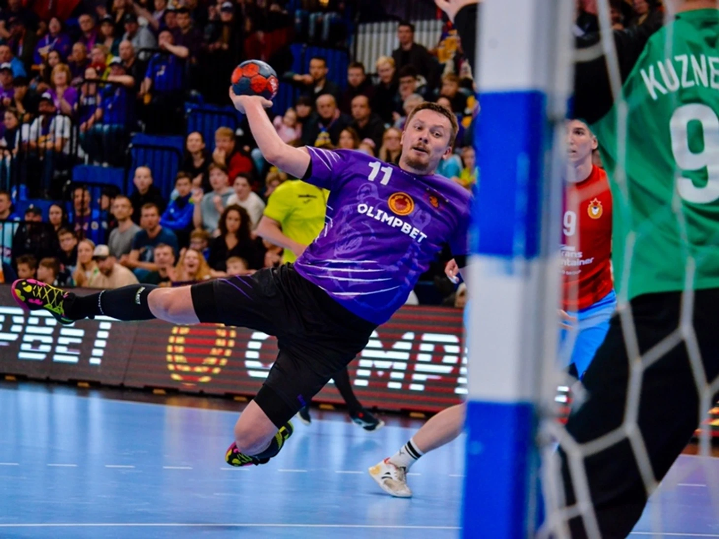 Павел Андреев: "Уже узнал про детский сад в Скопье. А Даня Шишкарёв посоветовал, где снять квартиру", изображение №1