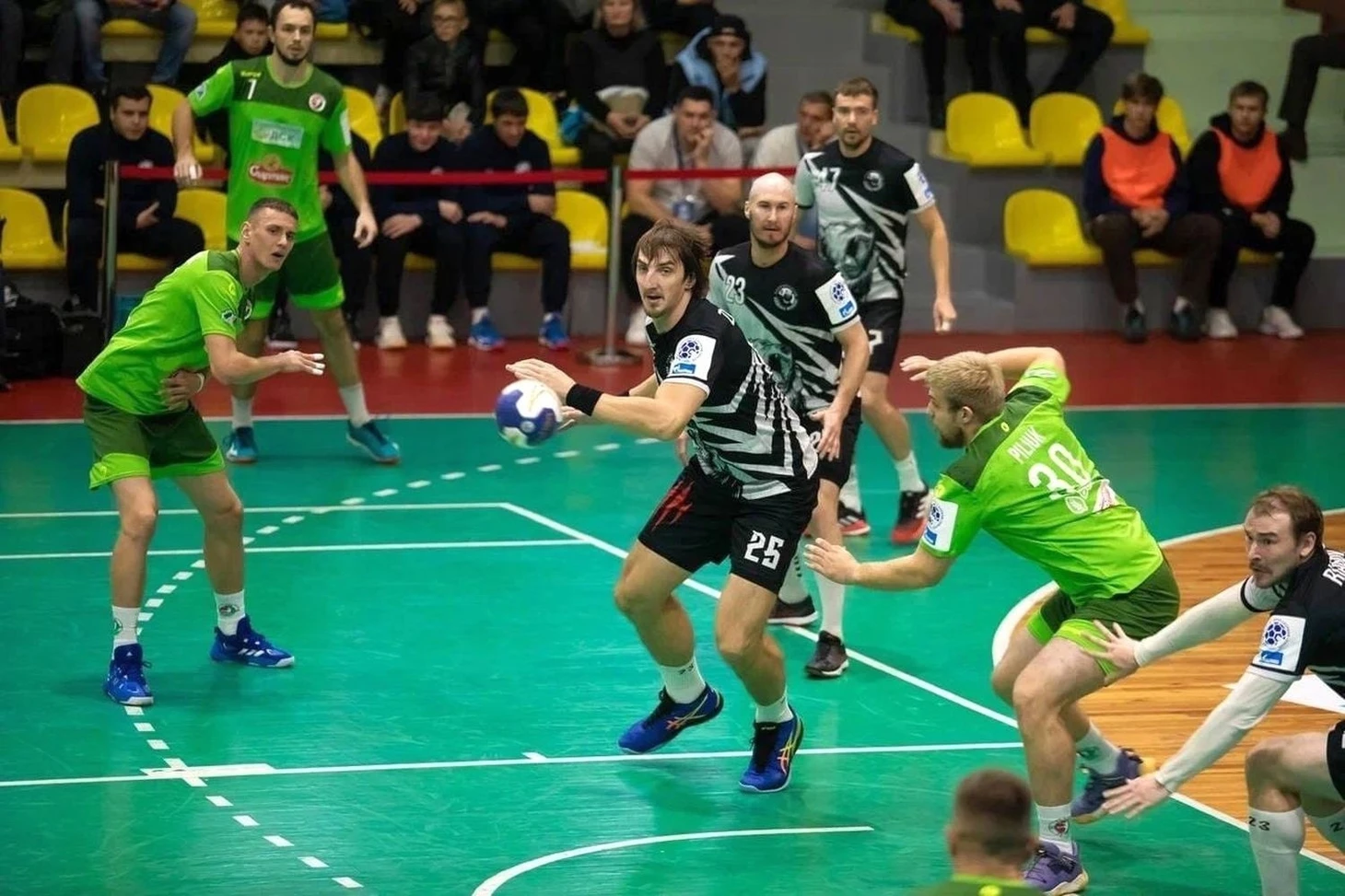 SEHA-Gazprom League. Дивизион "Восток". "Медведи" — впереди, белорусы — в догоняющих, изображение №1