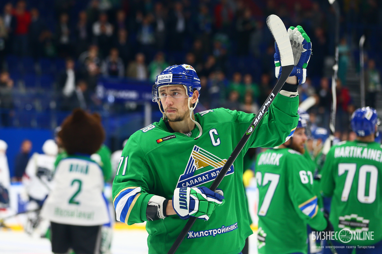 Очень смешной сериал: игрок все лето собирался в НХЛ, но, похоже, останется в России