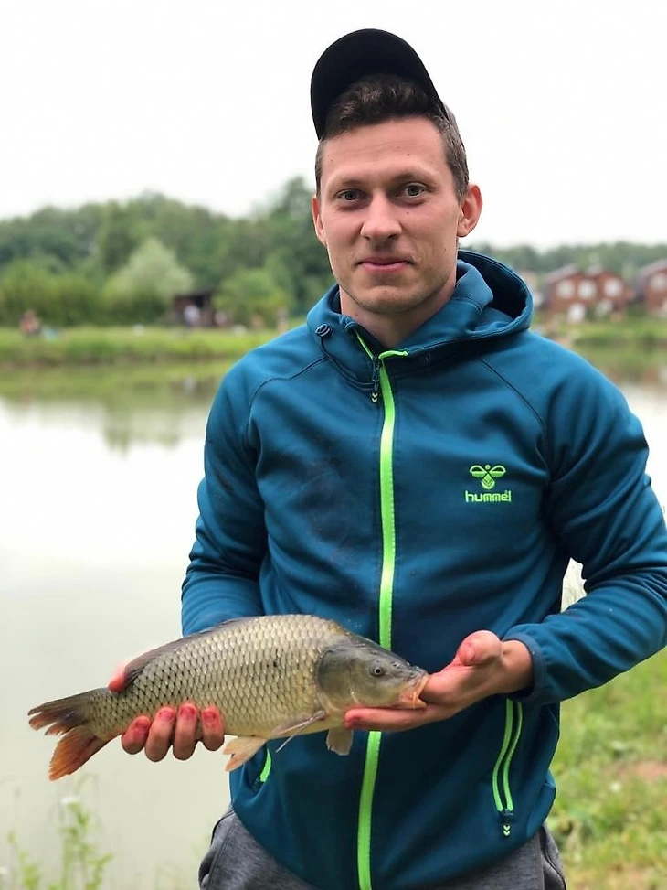 20 вопросов не о гандболе. Кирилл Котов: "Бабуля в 92 года может в одиночку огород перекопать!", изображение №2