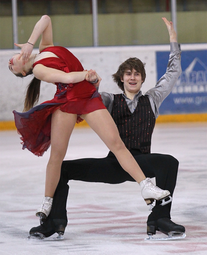 Москва лидирует после короткой программы у девушек и в спортивных танцах