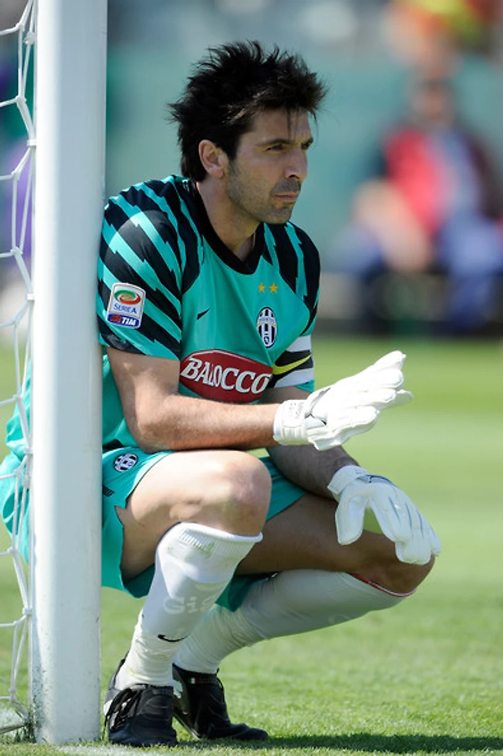 Буффон в игре за Ювентус.