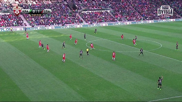 13-я минута. Офсайд у Федора СМОЛОВ.