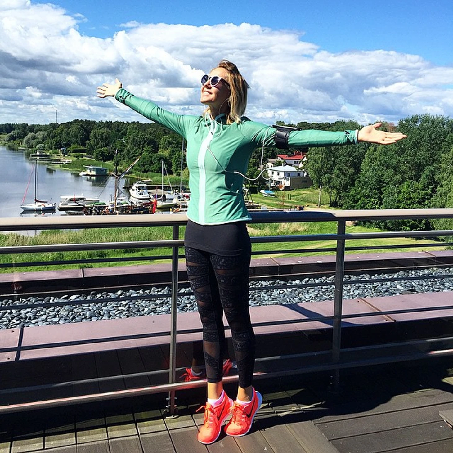 https://photobooth.cdn.sports.ru/preset/post/8/d4/73fb7eaf8404a961fd42af64671a3.png