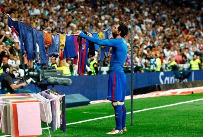 Фотожаба празднования гола Месси в ворота Реала