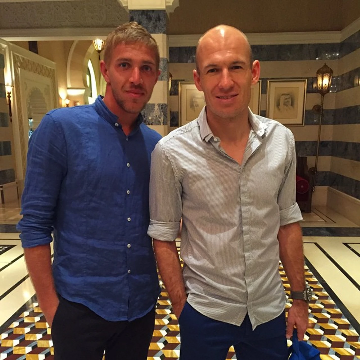 https://photobooth.cdn.sports.ru/preset/post/8/ee/2e1f1e93745d291736718d825bdbd.jpeg