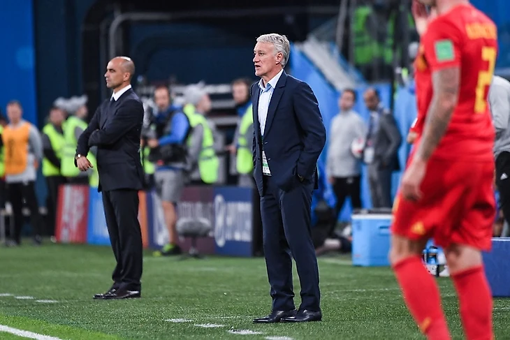 Роберто Мартинес (слева) Дидье Дешам (в центре) руководят игрой | Getty Images