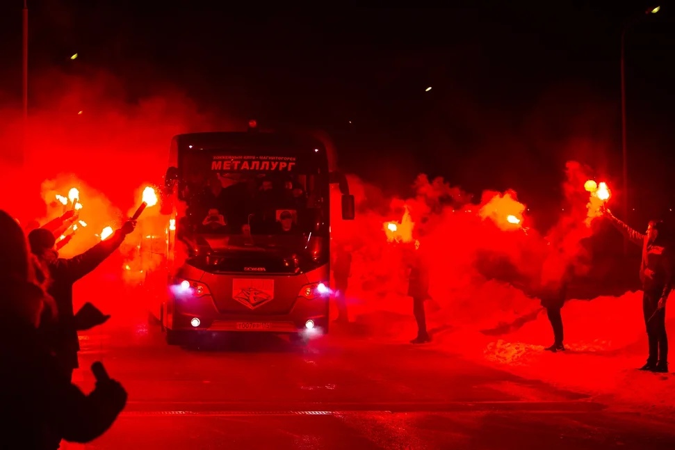 Всё с начала: «Металлург» сравнял счёт в серии с «Салаватом». В Магнитогорске команду ожидала огненная встреча!