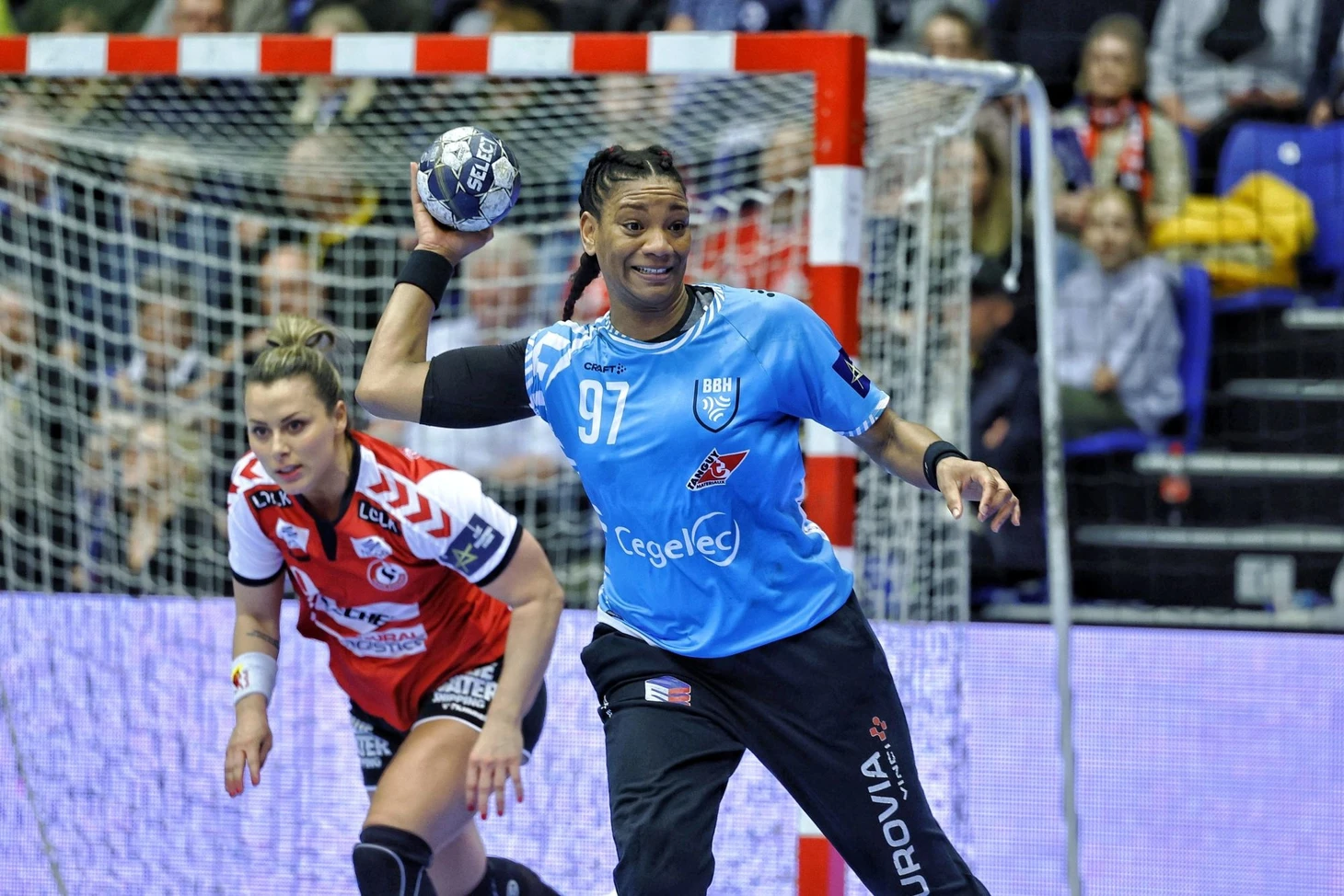 Лига чемпионов. Дмитриева не встретится с Вяхиревой: "Крим" не выдержал атмосферы румынского зала, изображение №3