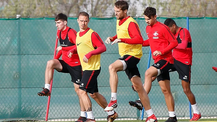 Сергей ЕРЕМЕНКО (второй справа). Фото Александр СТУПНИКОВ, ФК &quout;Спартак&quout;