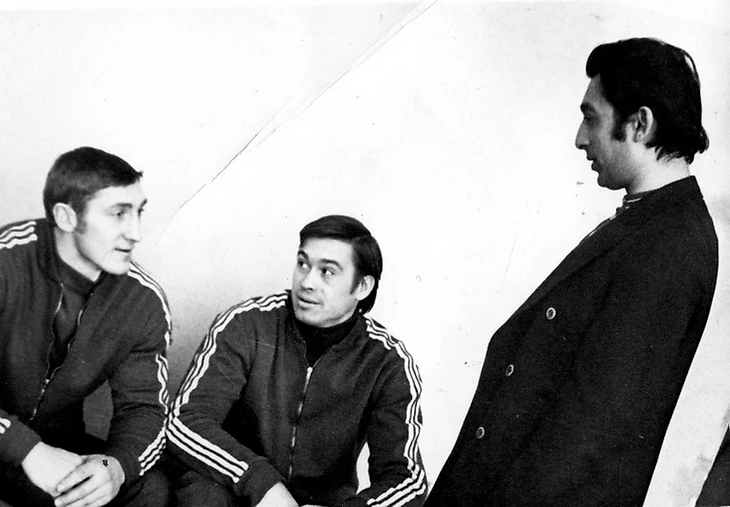 Борис Акбашев (крайний справа)