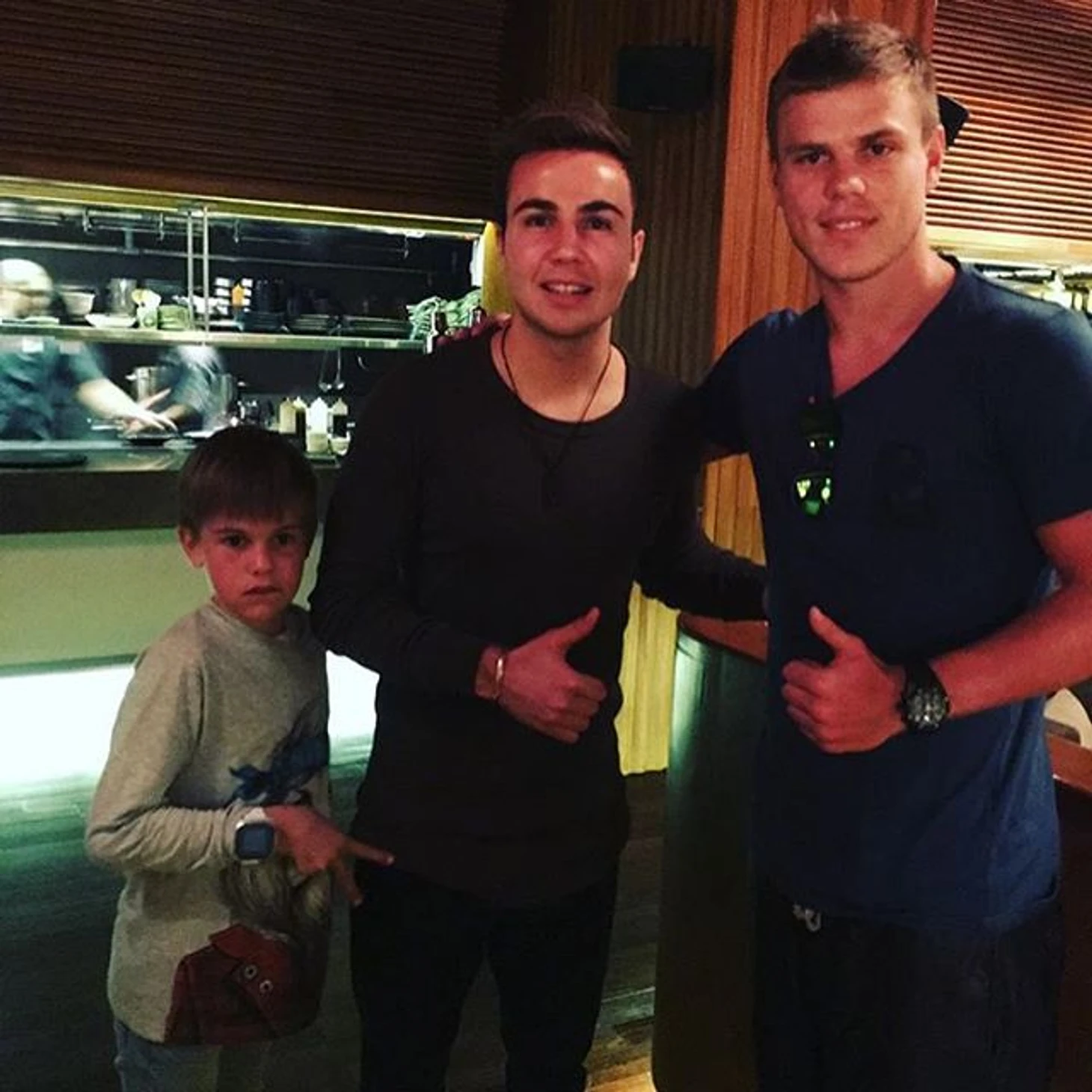 https://photobooth.cdn.sports.ru/preset/post/9/20/85cce971142d4b9f4e2ab9dc82ab9.jpeg