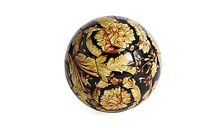 Мяч от Versace, который вы вряд ли осмелитесь попинать во дворе