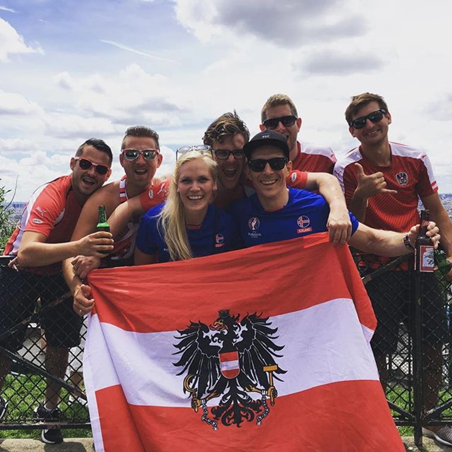 https://photobooth.cdn.sports.ru/preset/post/9/23/cca022e9a44b0a88e5985d1d24c38.png