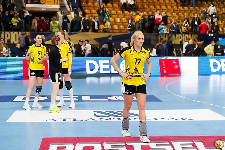 Лига чемпионов. Владлена Бобровникова: "Как будто и не мы играли. Ошибались не только в обороне", изображение №1