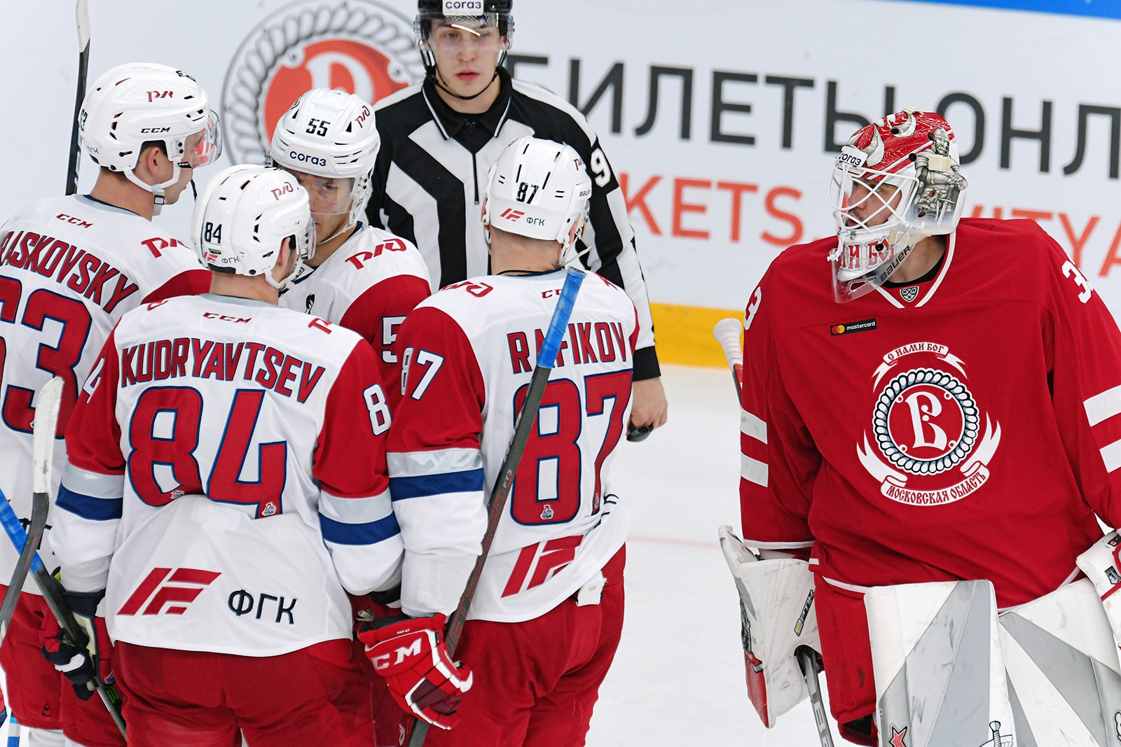 «Витязь» попал под поезд…