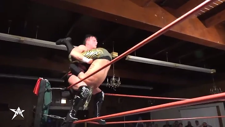 «Top Rope Cradle Kneeling Reverse Piledriver»