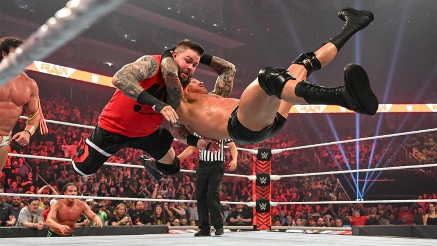Обзор WWE Monday Night RAW 25.04.2022, изображение №28