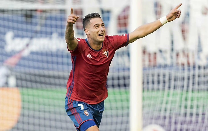 Sergio León celebra un gol con Osasuna.