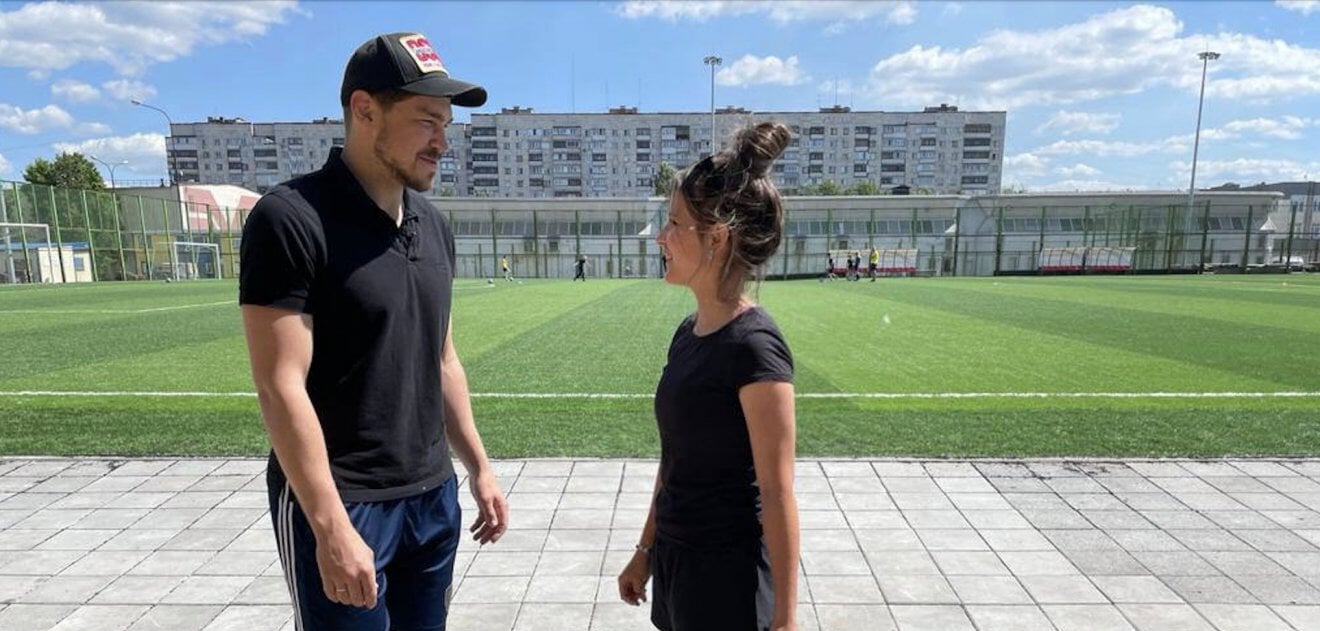 «Использую его упражнения перед каждой игрой». Богдан Киселевич провел тренировку с хоккеисткой