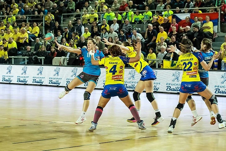 Лилия Артюхович в составе &quout;Звезды&quout; на пути к финалу еврокубка обыграла &quout;Мец&quout; во Франции (27:26)