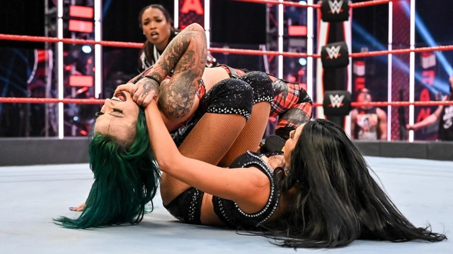 Обзор WWE Monday Night RAW 06.07.2020, изображение №20