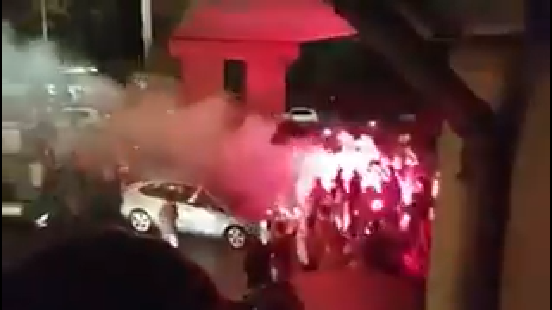 Албанцы так счастливы победе Швейцарии над Сербией, что вышли на улицы