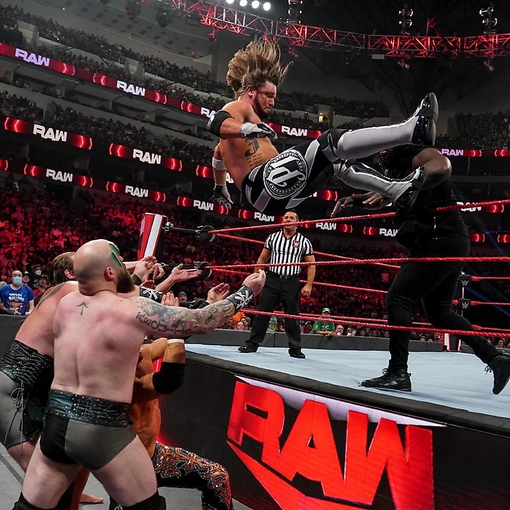 Обзор WWE Monday Night RAW 19.07.2021, изображение №6