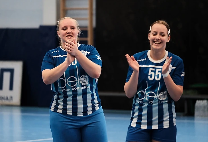 Высшая лига. Алёна Смирнова: "Девчонки из команды в куртках ходят, а я северянка, кофты достаточно!", изображение №1