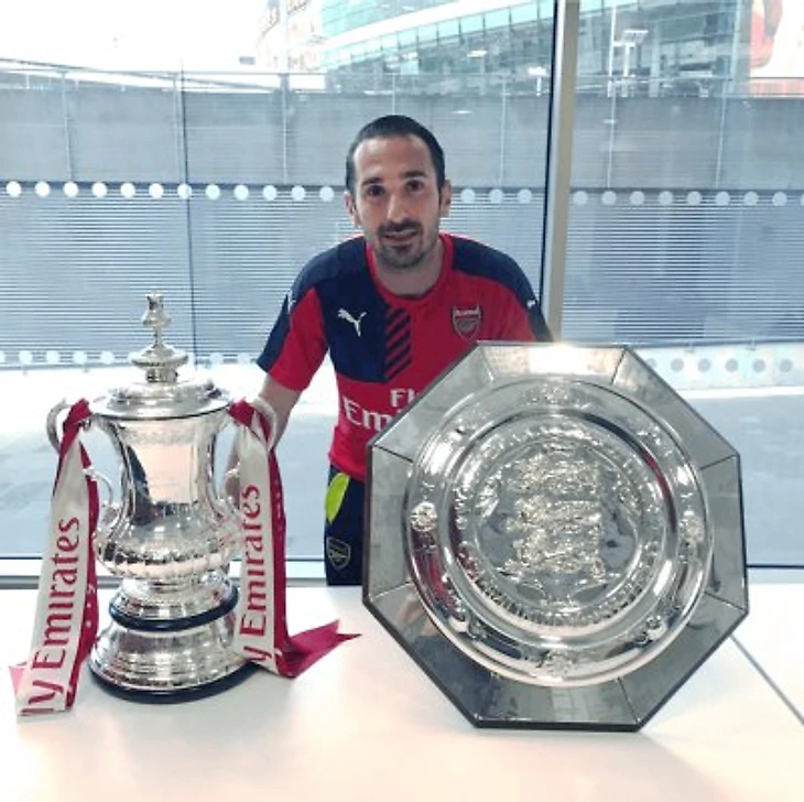 Сосо Ломидзе с FA Cup и Community Shield.