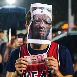 &#171;Китай+ЛеБрон=...&#187;. 40 свежих НБА-мемов за последнее время