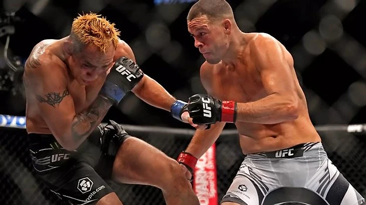 Диас удушающим приемом победил Фергюсона в главном поединке UFC 279. Видео.  Спорт-Экспресс