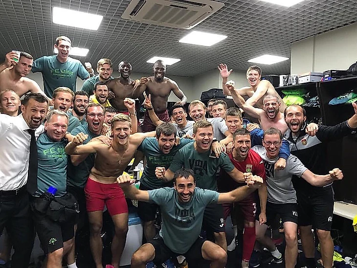 Сергей Семак в победной раздевалке