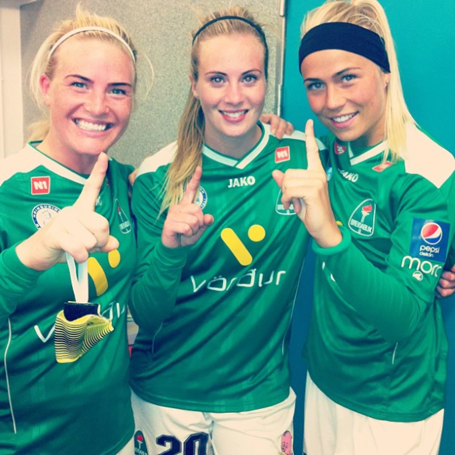 https://photobooth.cdn.sports.ru/preset/post/9/7b/bb2e9e0594f3fb818050756e579ba.png
