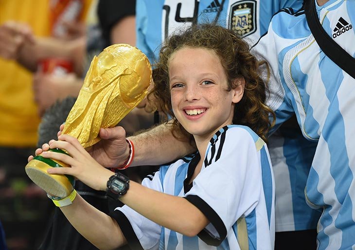 Печальные дети в полосатых пижамах. Почему аргентинцы так любят свой футбол