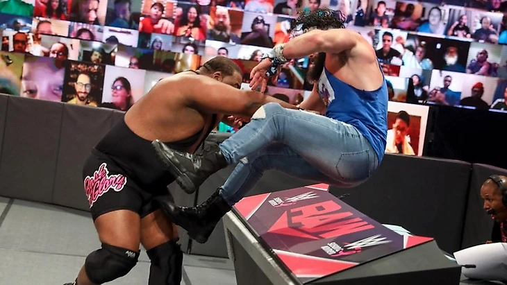 Обзор WWE Monday Night RAW 26.10.2020, изображение №10