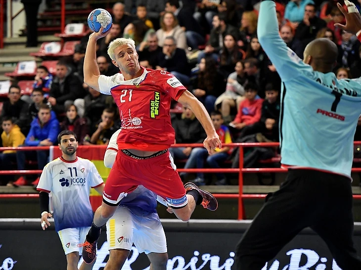 Россияне в Испании. Ты помнишь, как все начиналось? Сантиметры в пользу португальцев, изображение №1