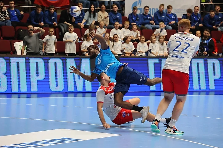 SEHA-Gazprom League. 10:0 на стыке таймов — мешковцы вогнали "Зенит" в ступор и вышли на "Гомель", изображение №1