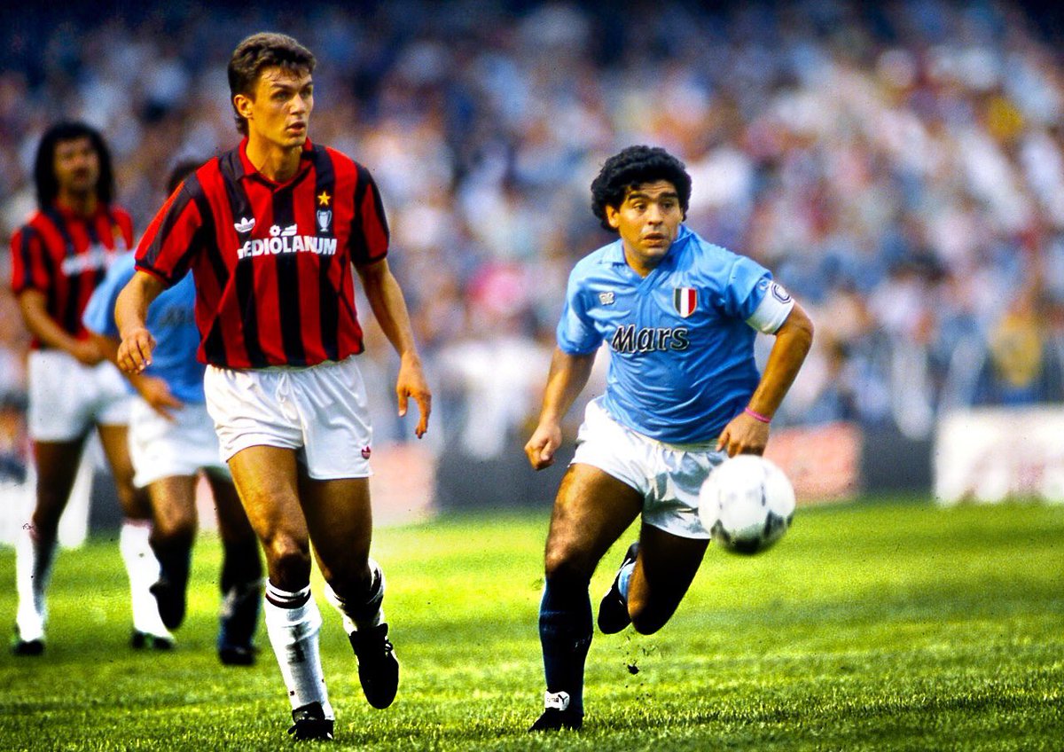 Играть серию в футболе. Диего Марадона. Диего Армандо Марадона 1990. Мальдини и Марадона. Диего Марадона Наполи.