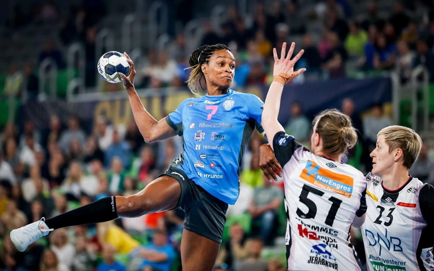 Лига чемпионов. Ошибка Аморим, гол-фантом Ингстад, победа "Эсбьерга" и конец сказки "Крима", изображение №2