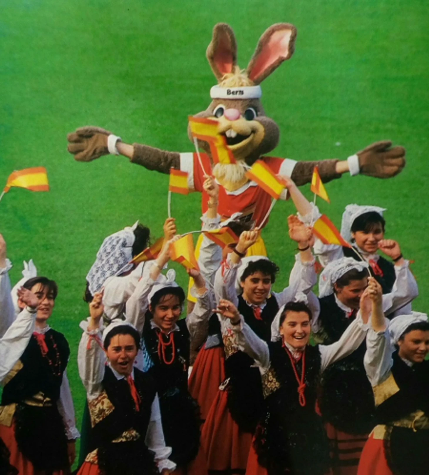 https://photobooth.cdn.sports.ru/preset/post/9/98/dcde944144fbe9eb607ef9b320261.png