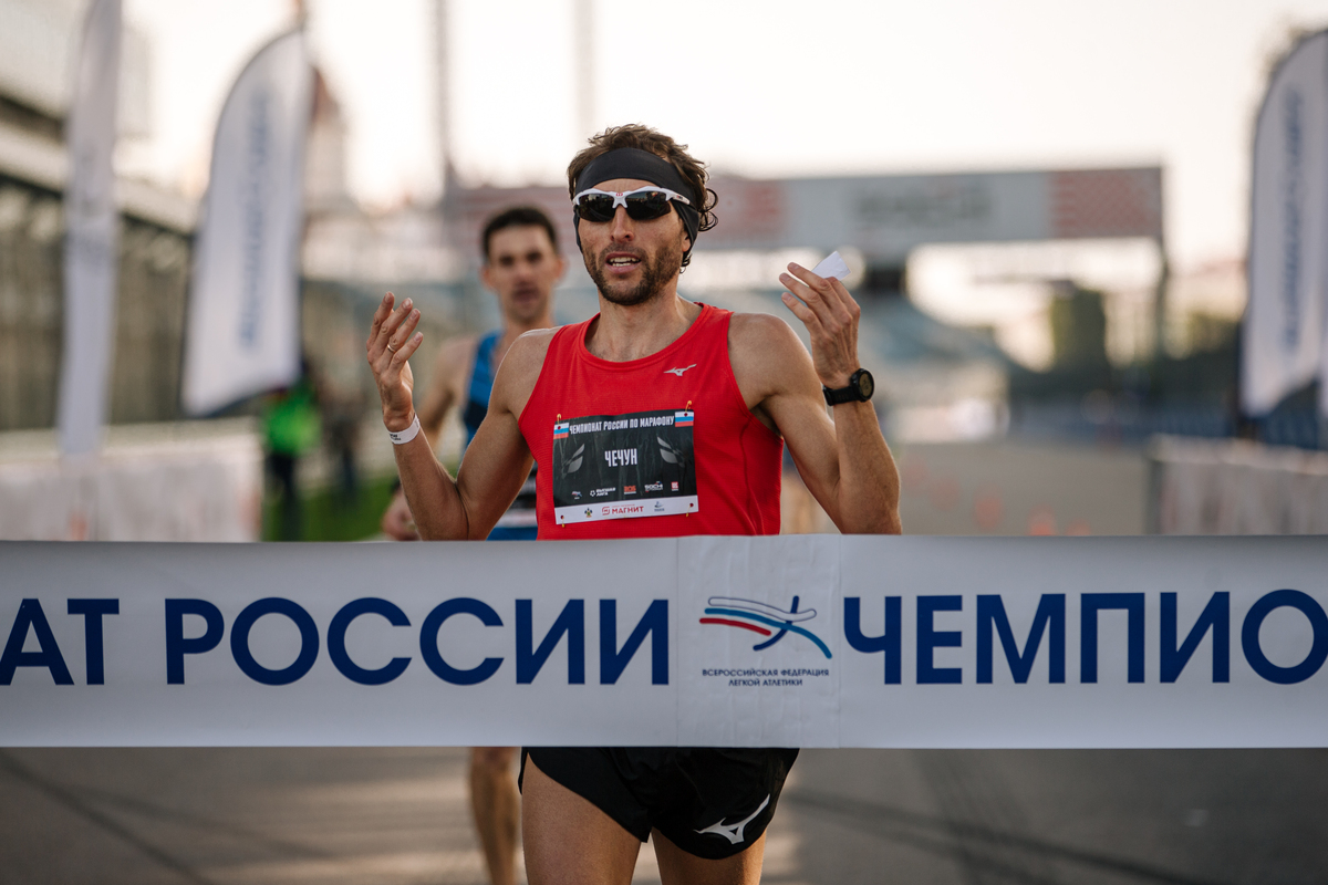 Суперсезон российского бегуна Чечуна: выиграл четыре марафона и обошел звездного соперника после стычки на дистанции